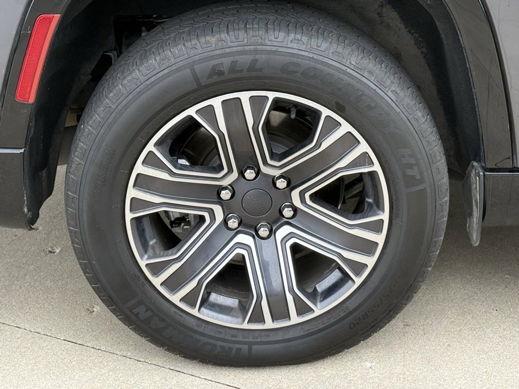 Used 2024 Jeep Wagoneer L Series II w/ Flexible Seating Group image 12