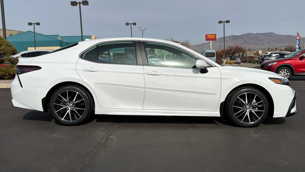 Certified 2024 Toyota Camry SE video 2