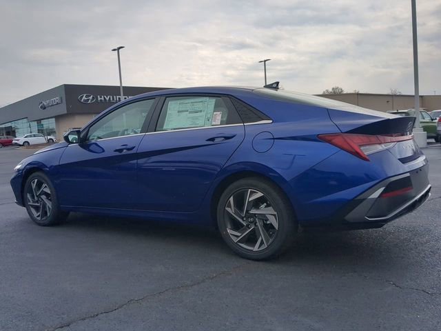 Used 2025 Hyundai Elantra SEL FWD image 6