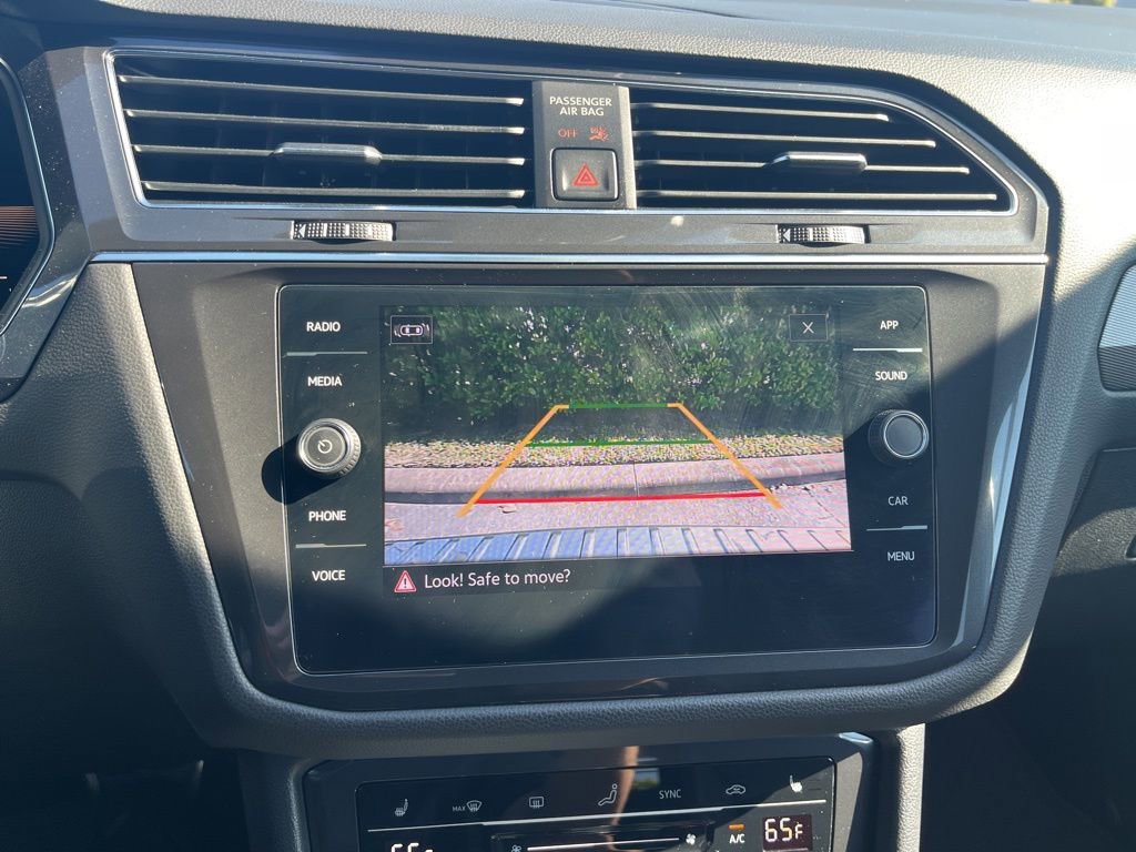 Used 2022 Volkswagen Tiguan SE R-Line image 25