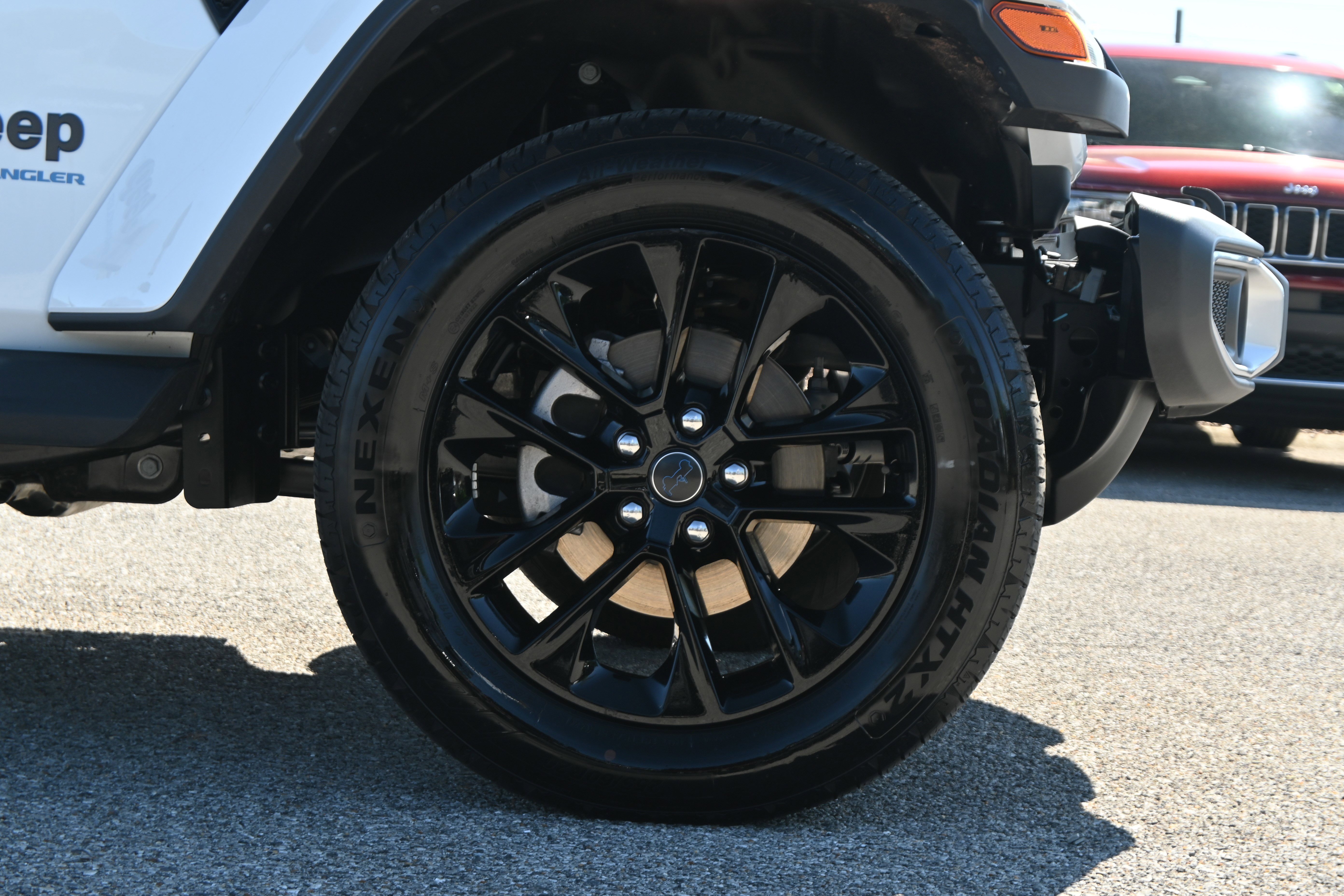 Used 2025 Jeep Wrangler Unlimited Sahara AWD/4WD image 13