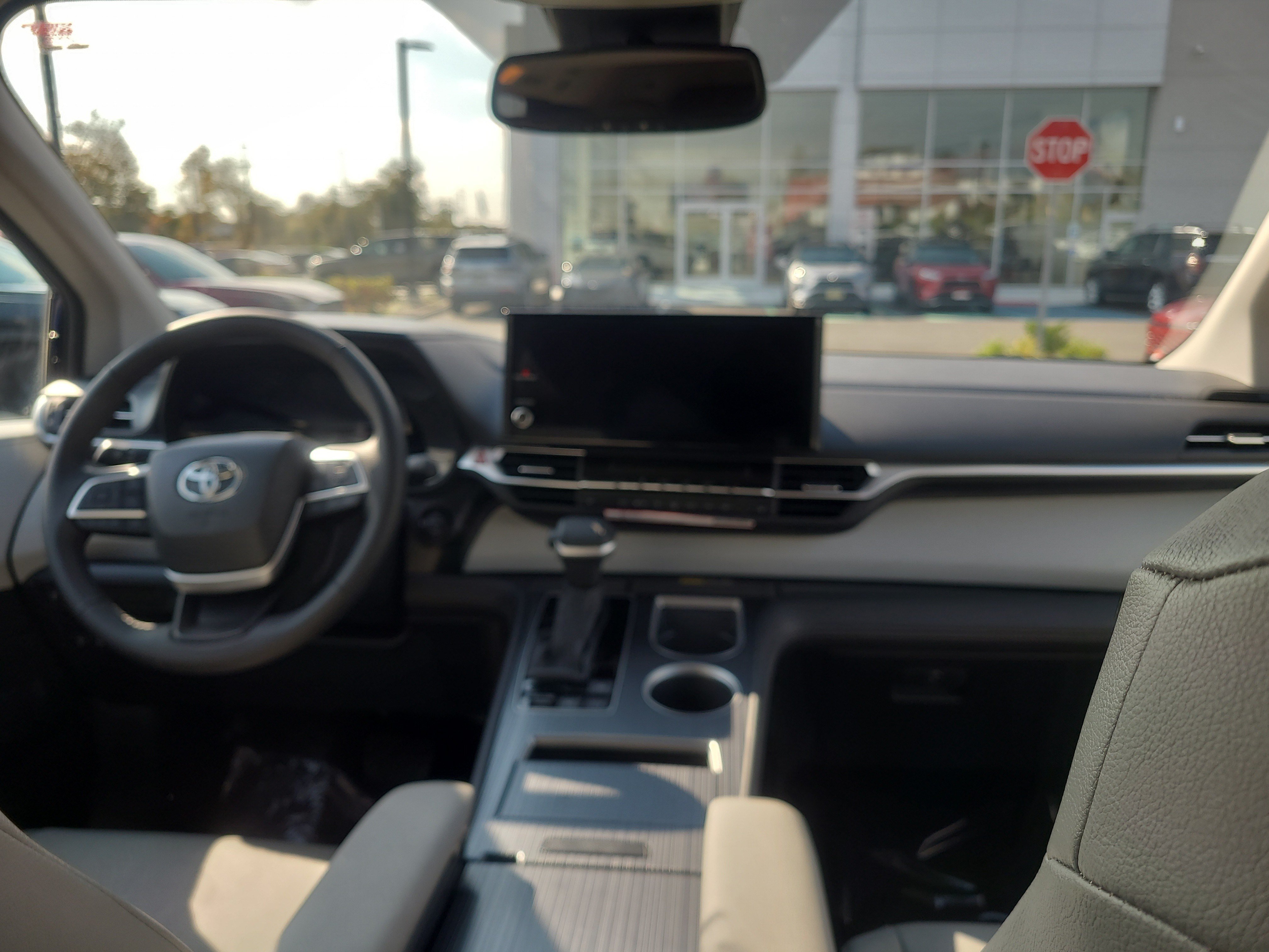 Certified 2026 Toyota Sienna XLE FWD image 18