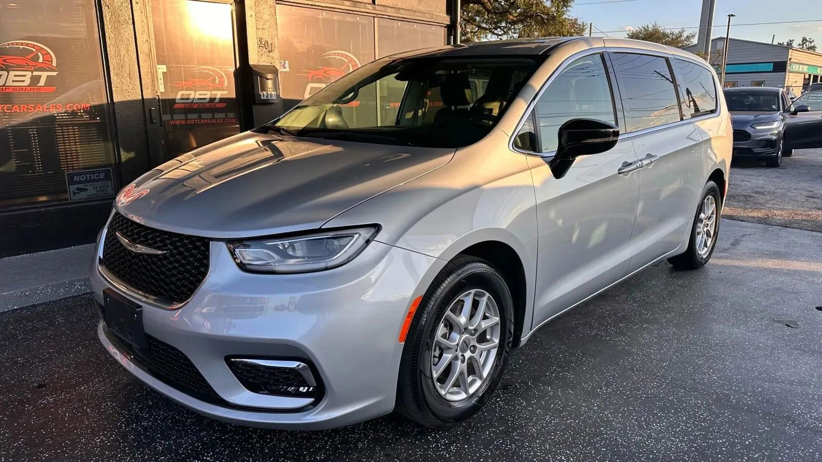 Used 2024 Chrysler Pacifica Touring-L