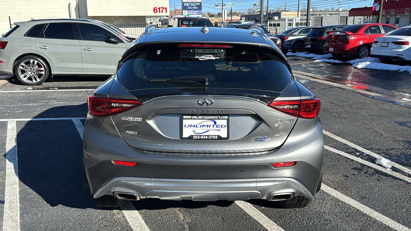 Used 2018 INFINITI QX30 Premium w/ Technology Package image 4
