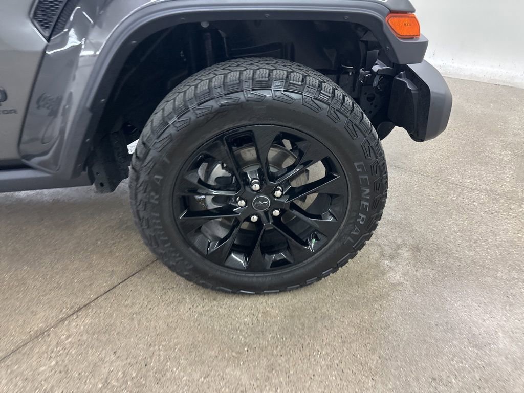 Used 2025 Jeep Gladiator Sport image 15