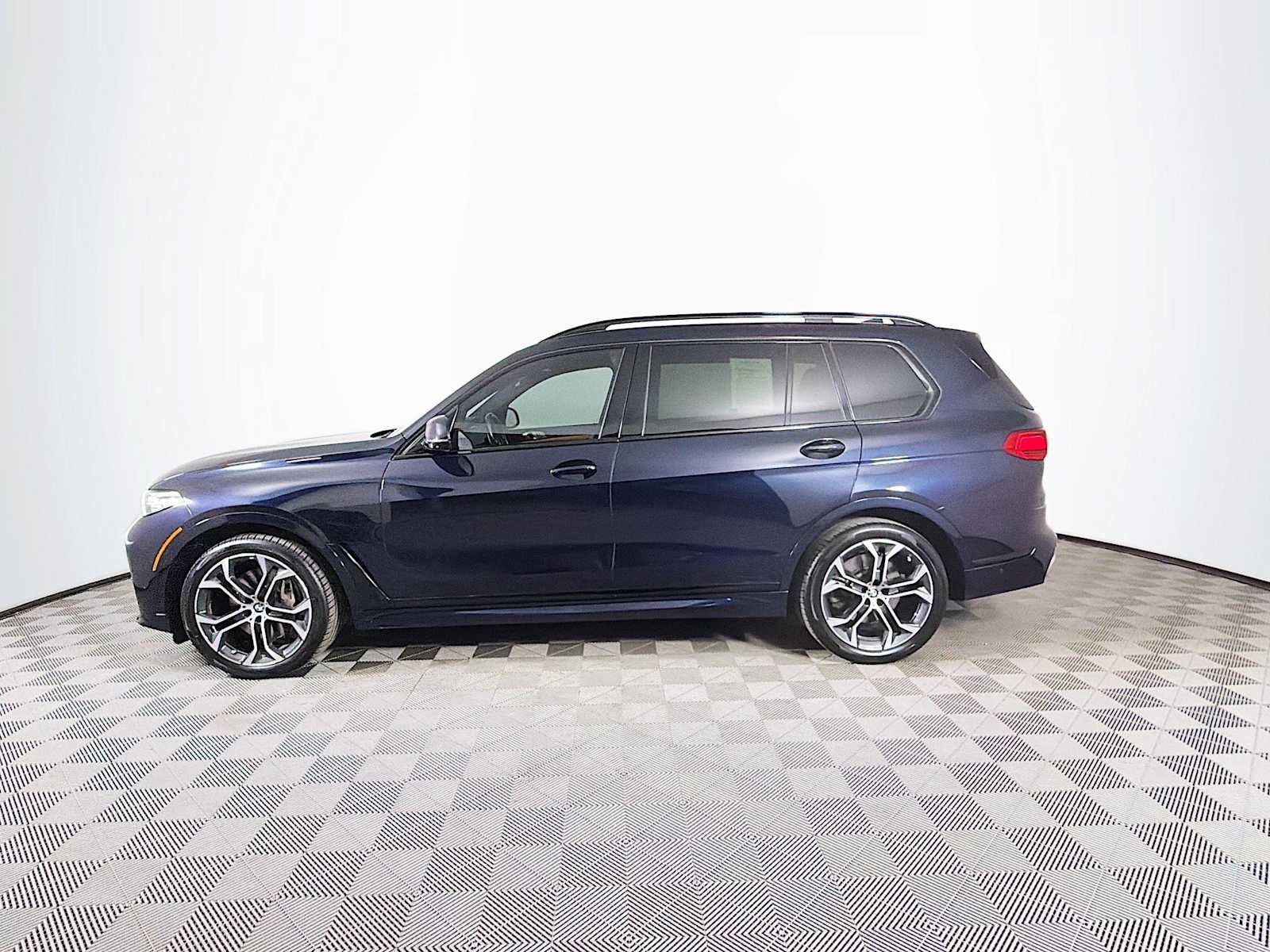 Used 2022 BMW X7 xDrive40i w/ M Sport Package AWD/4WD image 8
