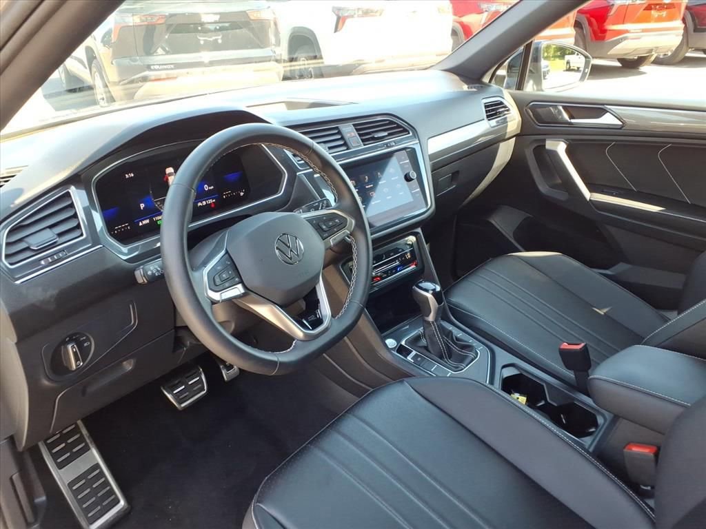 Used 2023 Volkswagen Tiguan SE R-Line FWD image 12