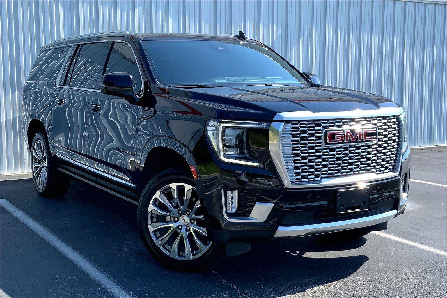 Used 2023 GMC Yukon XL Denali w/ Denali Reserve Package AWD/4WD image 34