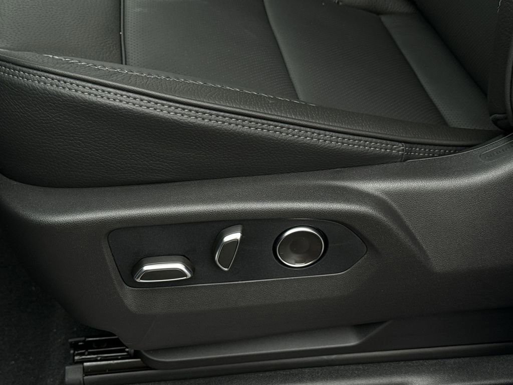 New 2026 GMC Yukon XL Denali w/ Denali Reserve Package image 14