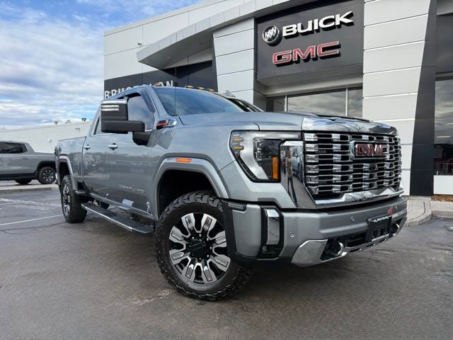 Used 2024 GMC Sierra 3500 Denali w/ Denali Reserve Package image 3