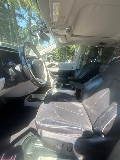 Used 2020 Chrysler Pacifica Limited FWD image 8