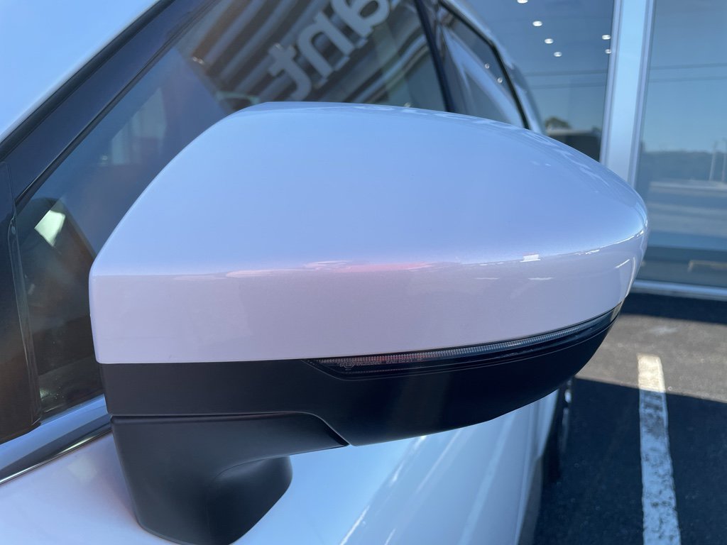 New 2025 Nissan Pathfinder SL image 6