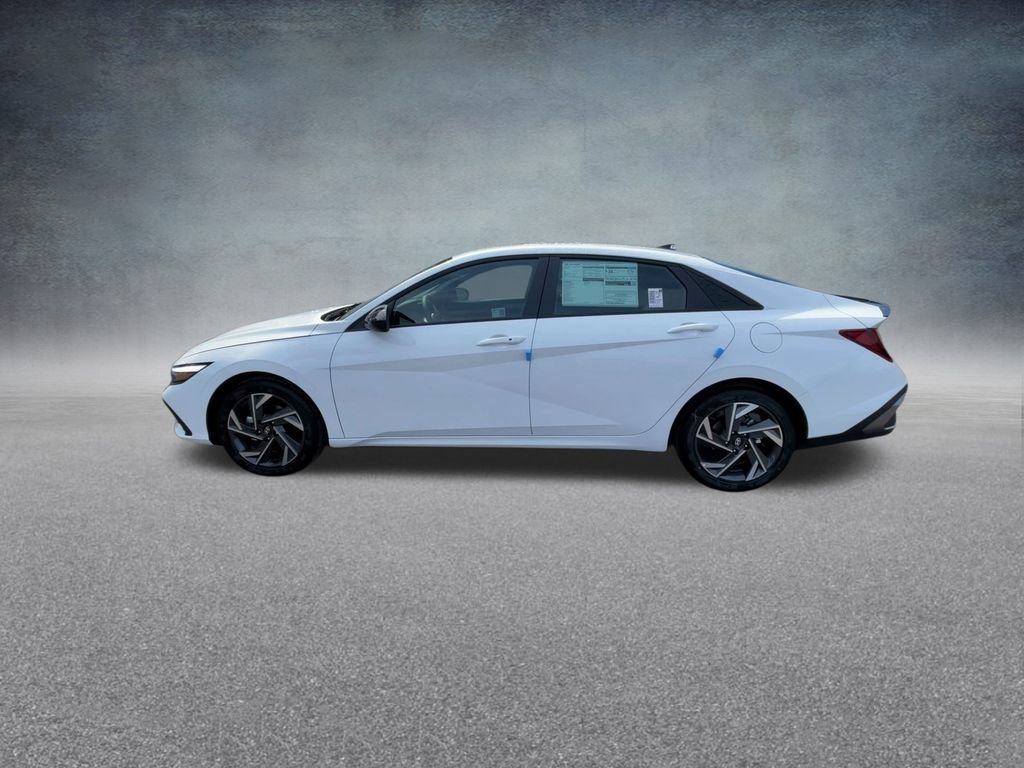 Used 2025 Hyundai Elantra Sport image 14