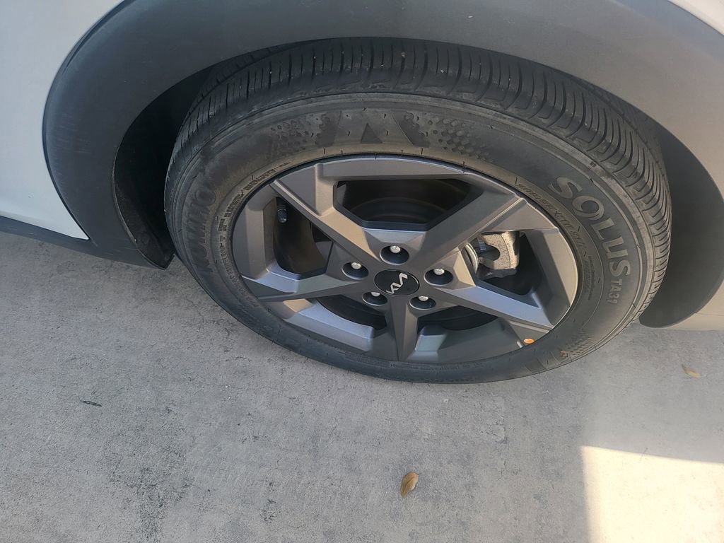 Used 2025 Kia K4 LXS image 6