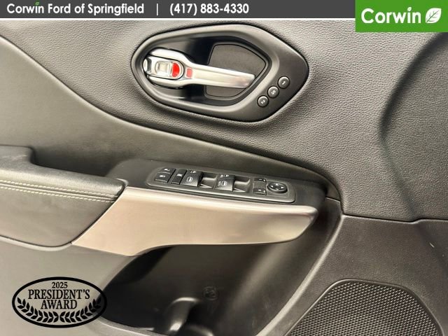 Used 2019 Jeep Cherokee Overland w/ Technology Group image 35