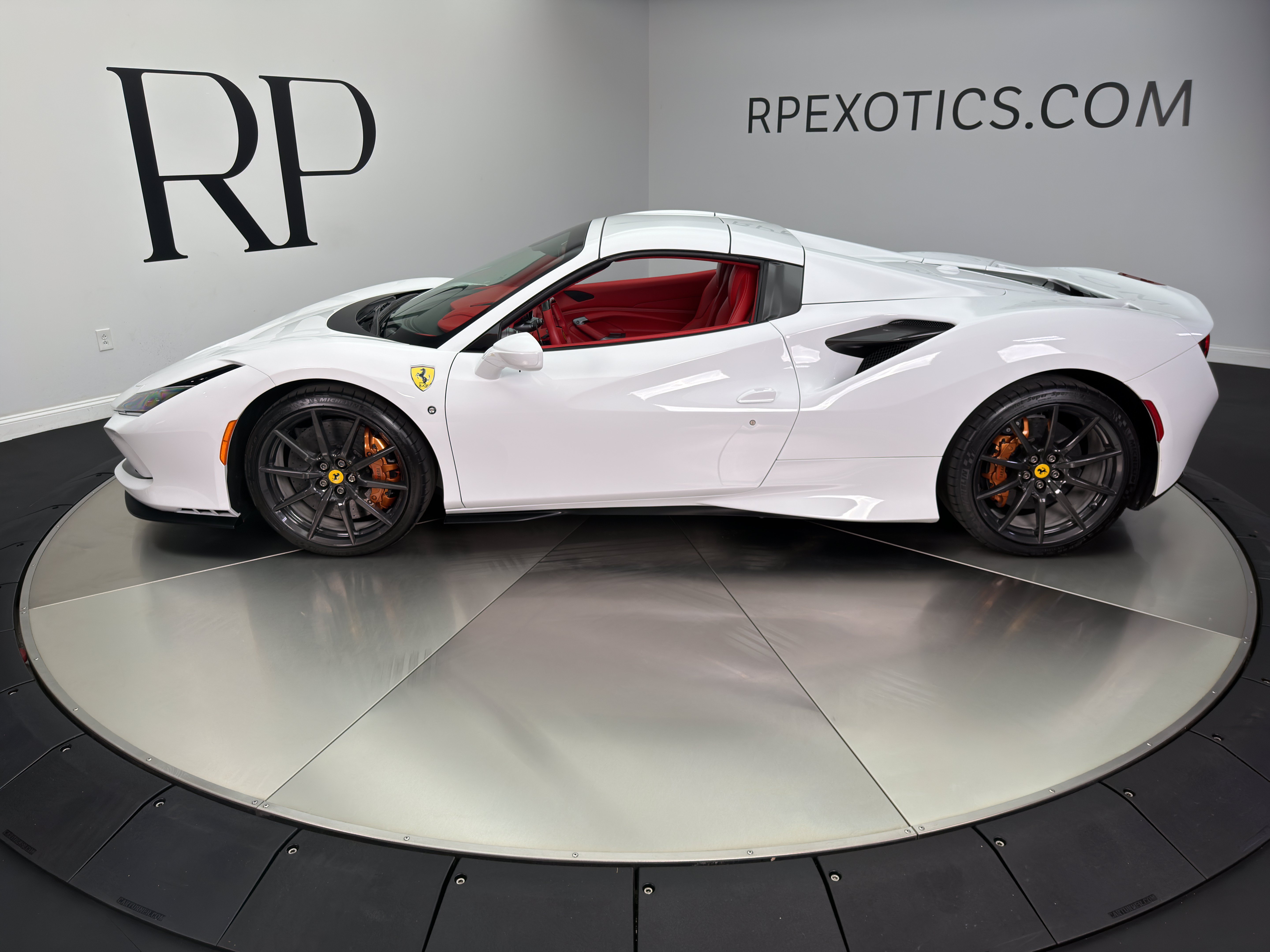 Used 2023 Ferrari F8 Tributo RWD image 14