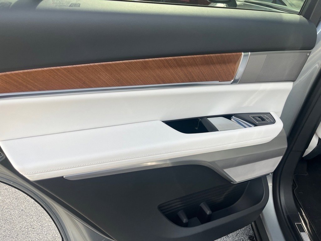 New 2026 Cadillac Vistiq Luxury image 9