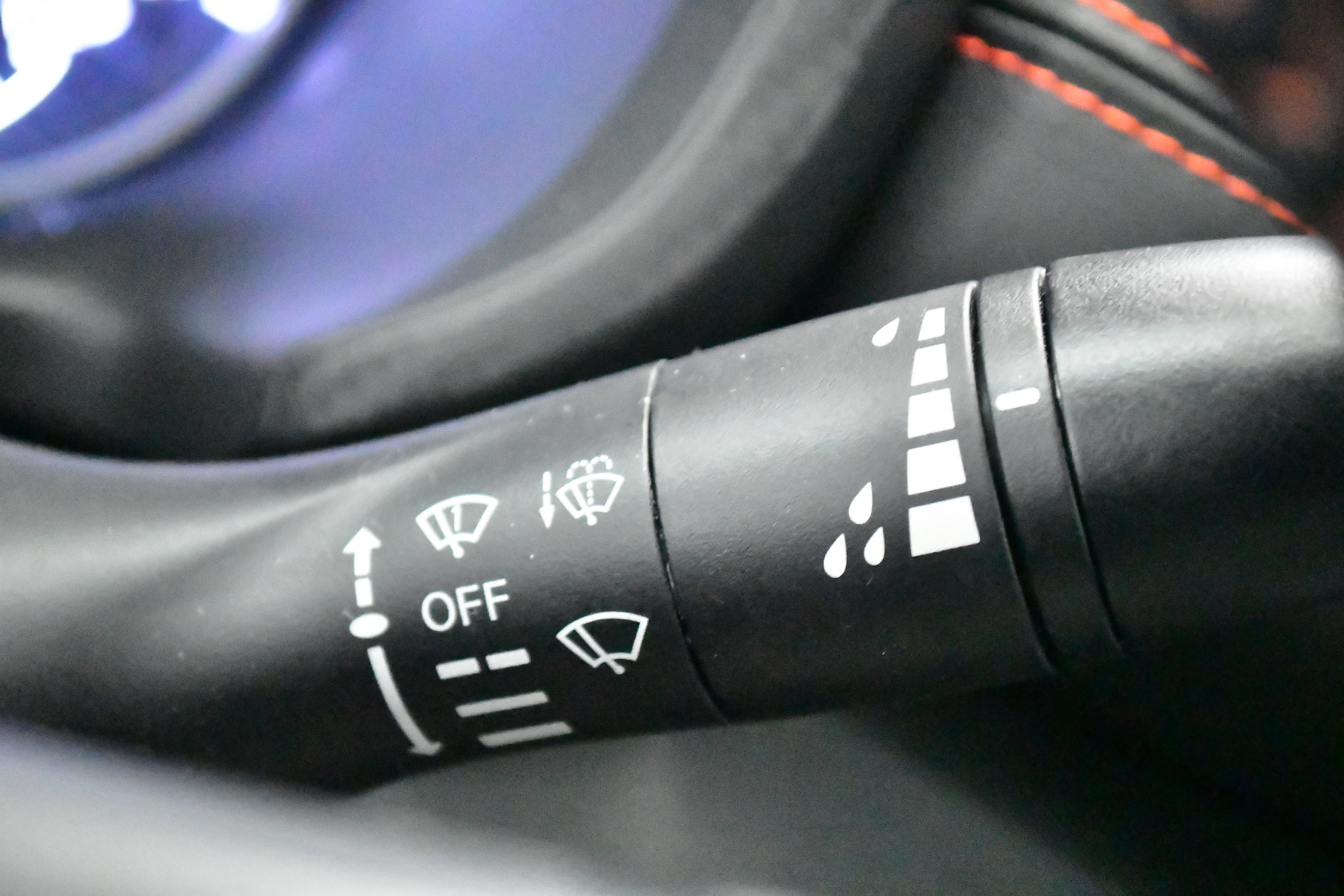 Used 2025 Nissan Sentra SR w/ SR Premium Package image 21