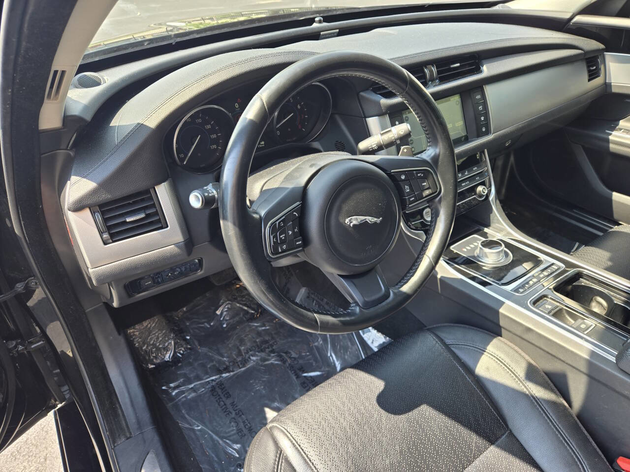Used 2016 Jaguar XF Prestige image 12