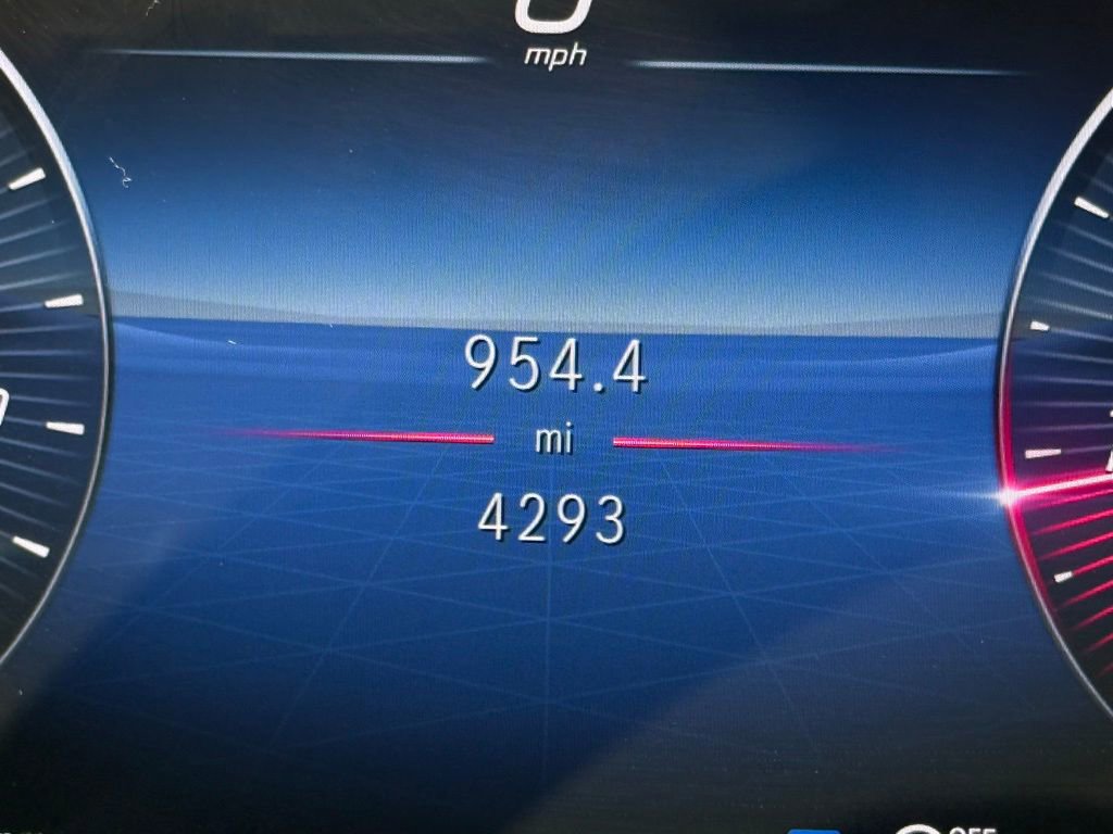 Used 2025 Mercedes-Benz GLA 250 image 11