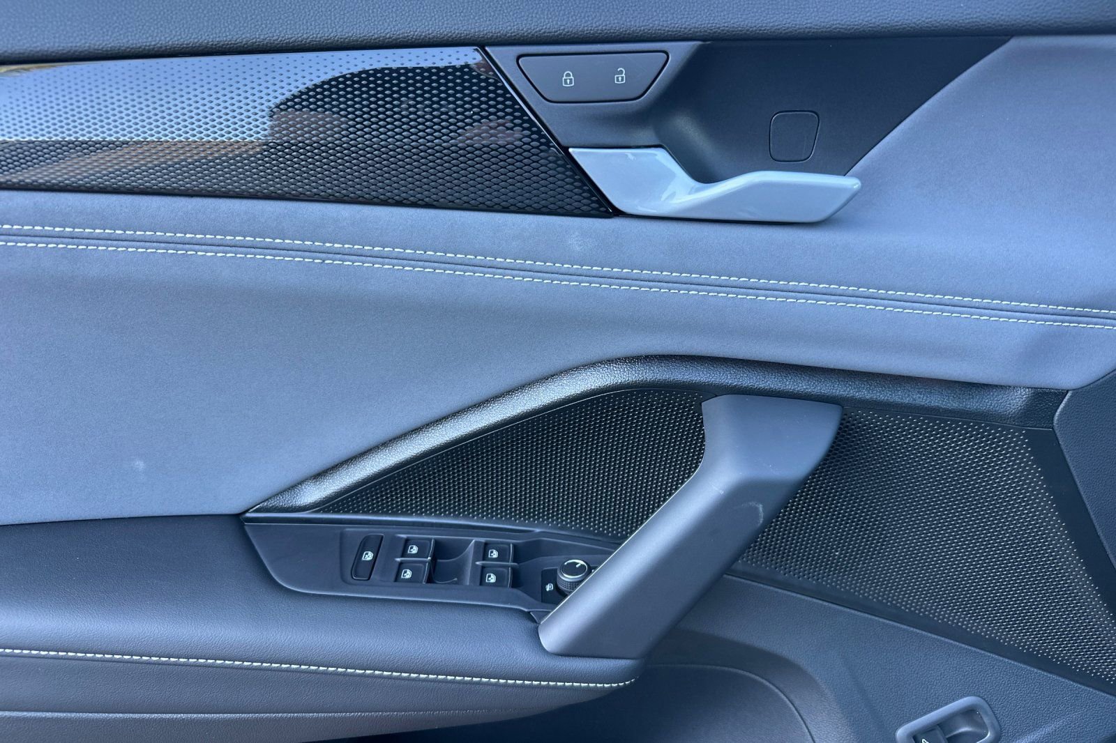 New 2026 Volkswagen Tiguan SE image 10