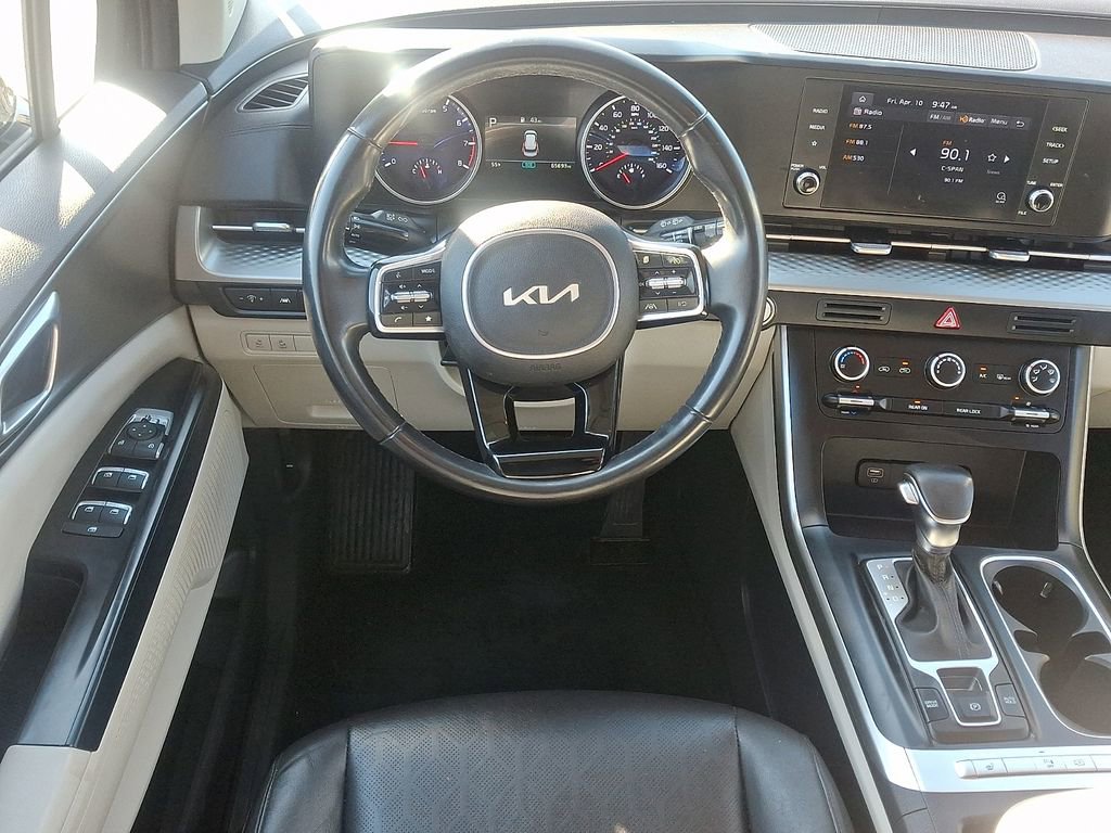Used 2022 Kia Carnival LX image 12
