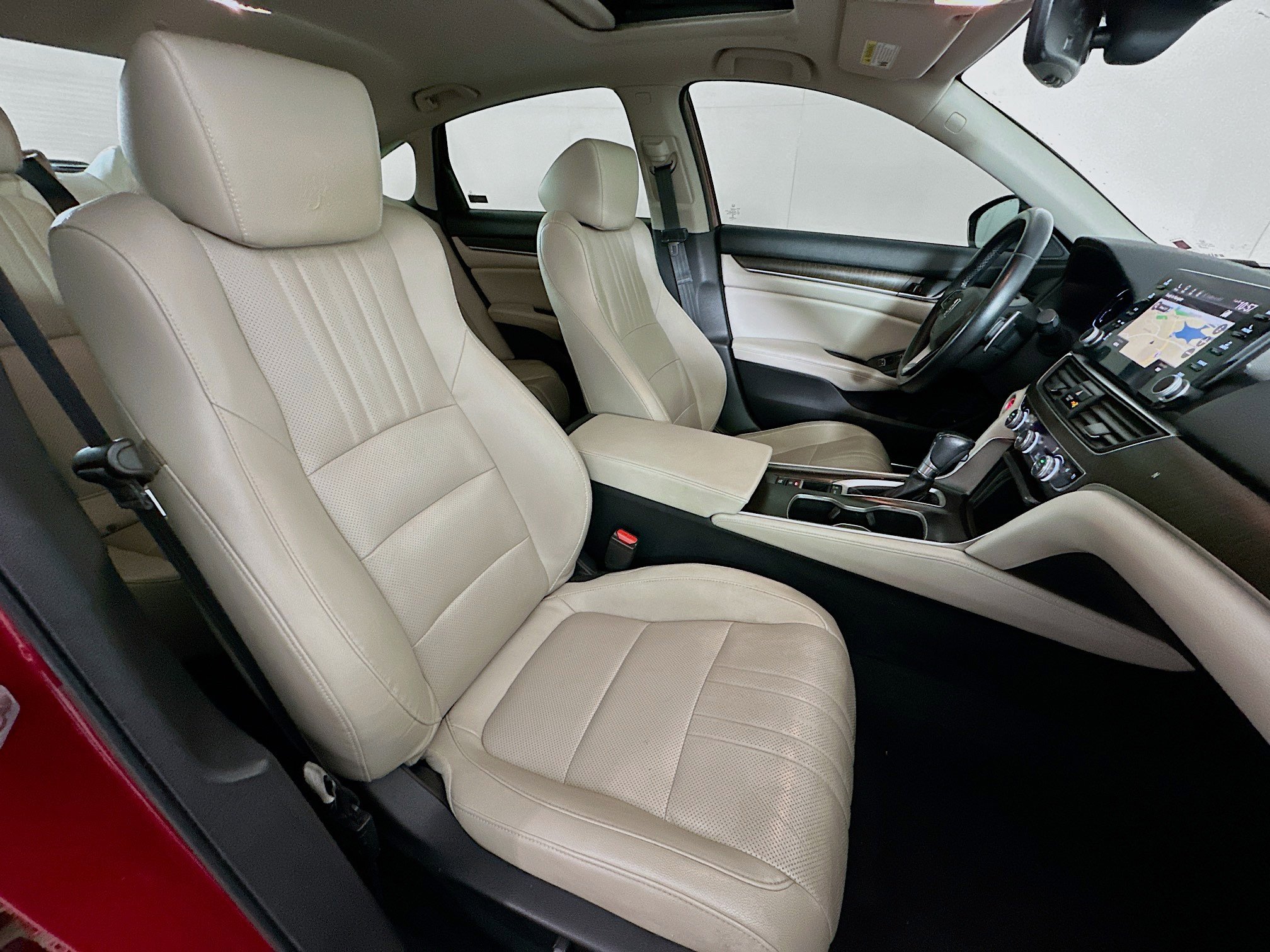 Used 2018 Honda Accord Touring image 30