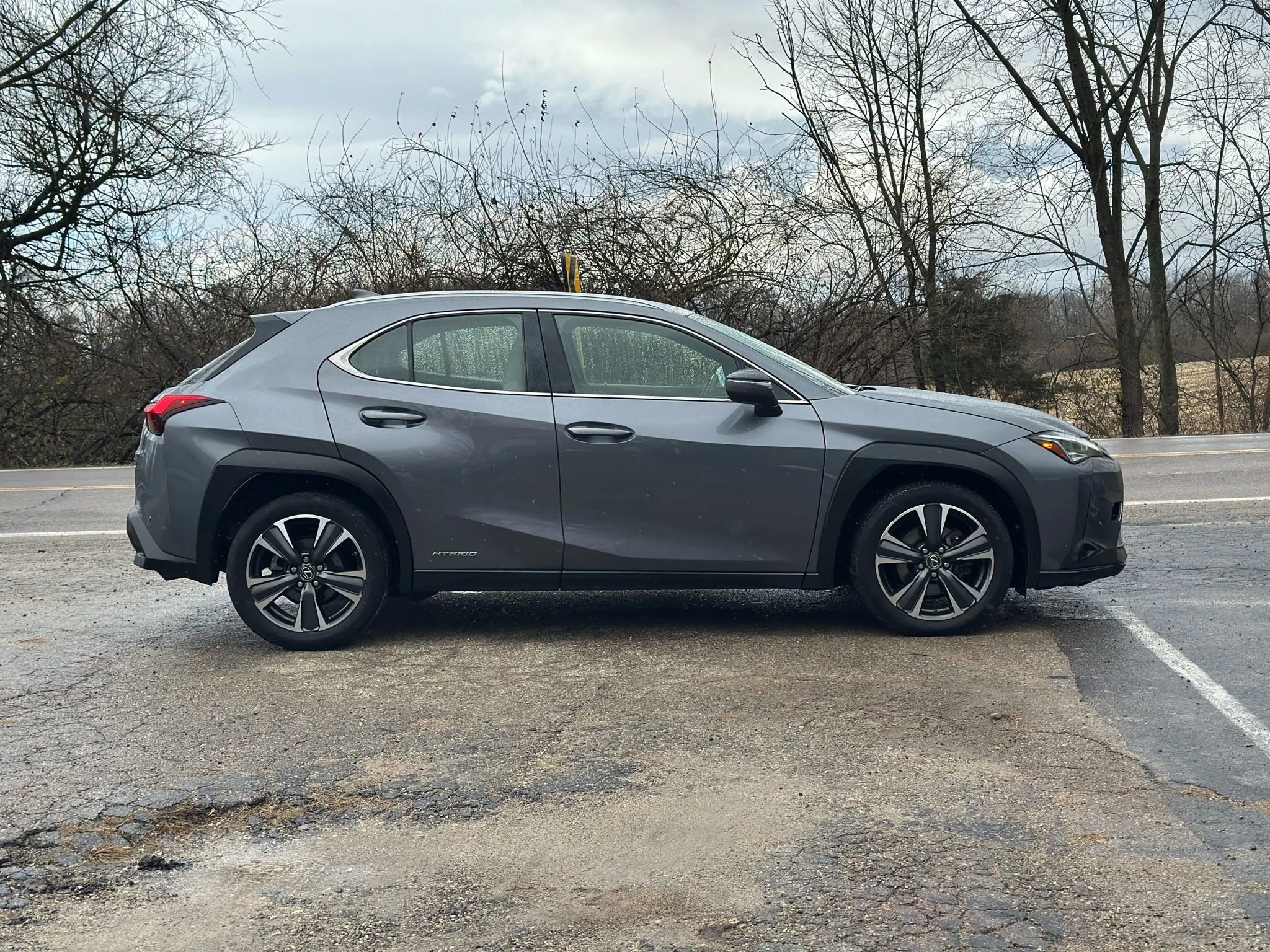 Used 2019 Lexus UX 250h 250h Luxury Sport Utility 4D image 5