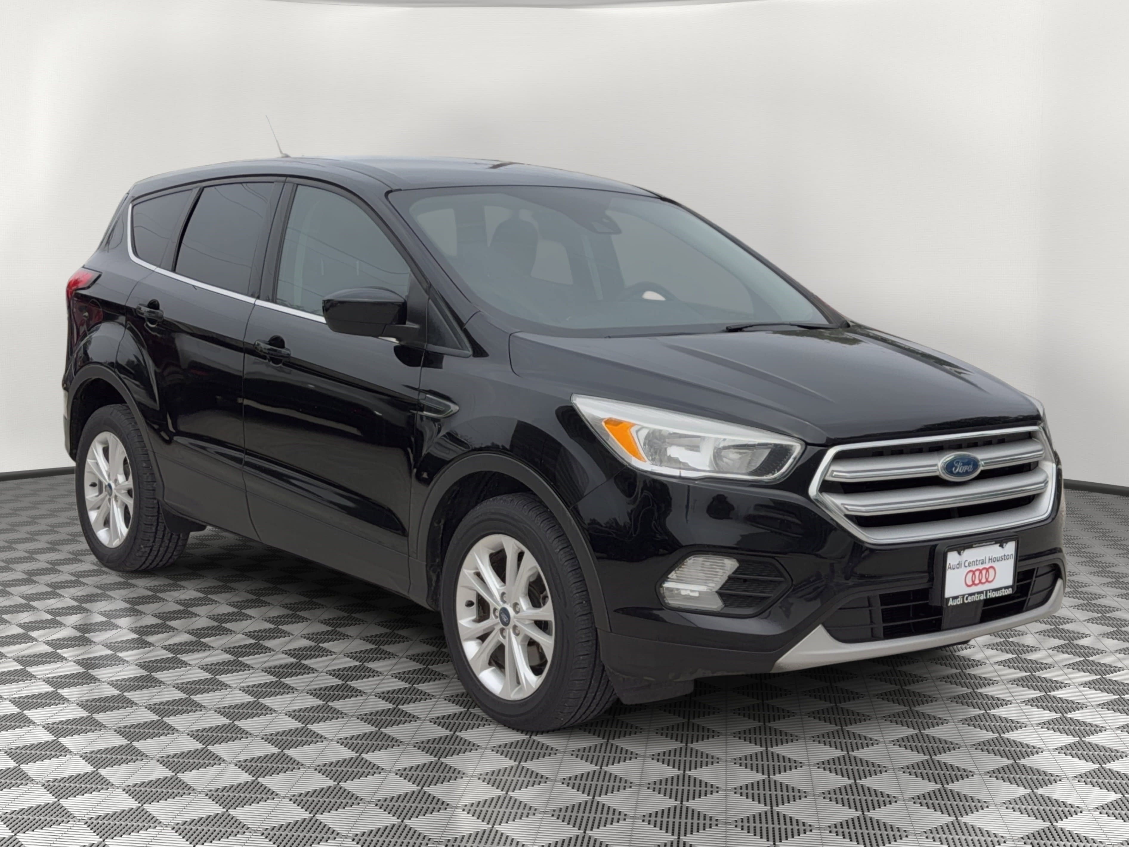 Used 2019 Ford Escape SE FWD image 7