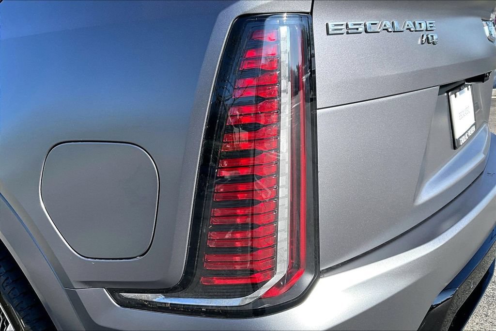 New 2026 Cadillac Escalade IQ Luxury 2 w/ LPO, Floor Liner Package AWD/4WD image 15