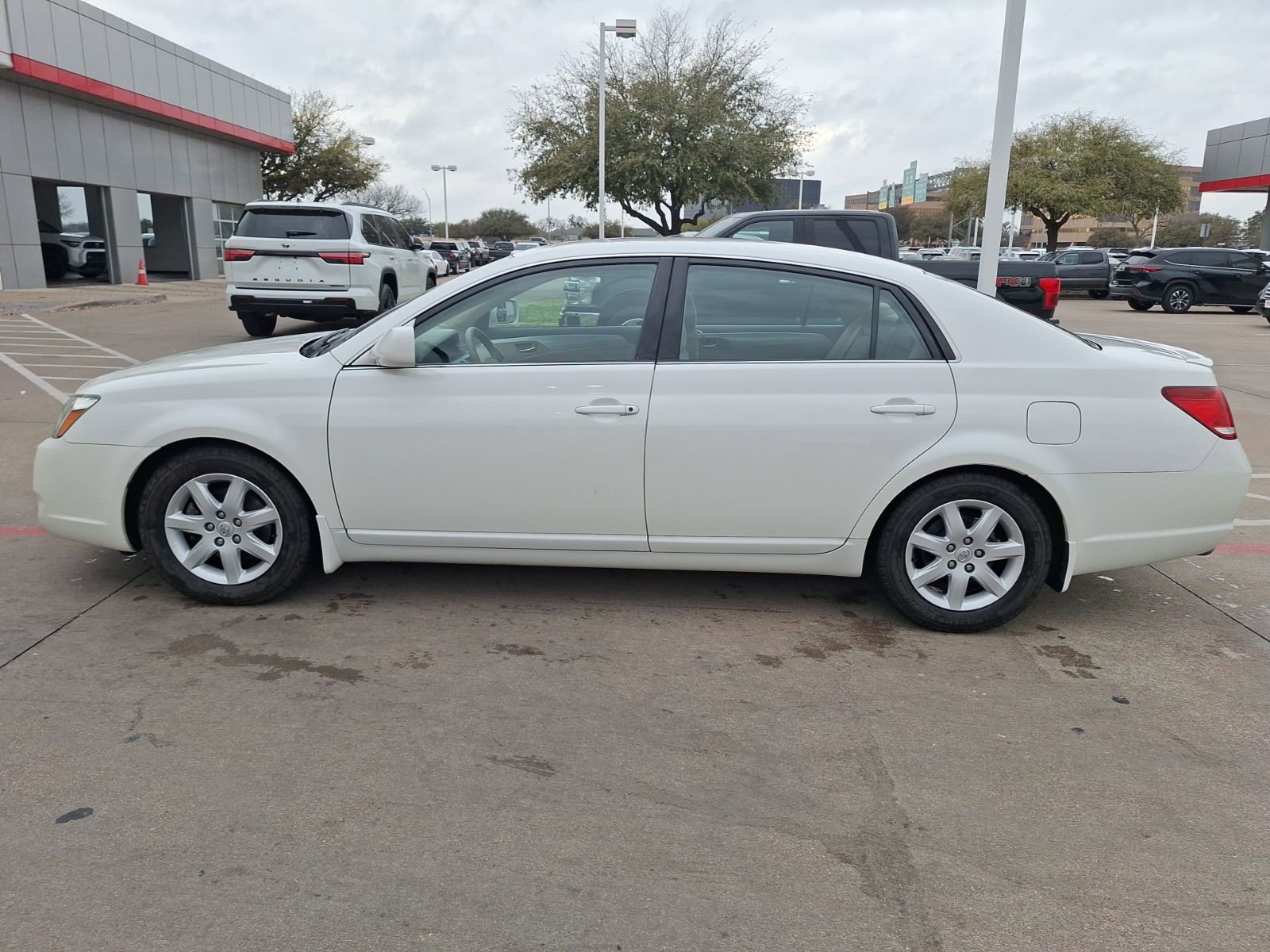 Used 2006 Toyota Avalon XL image 3