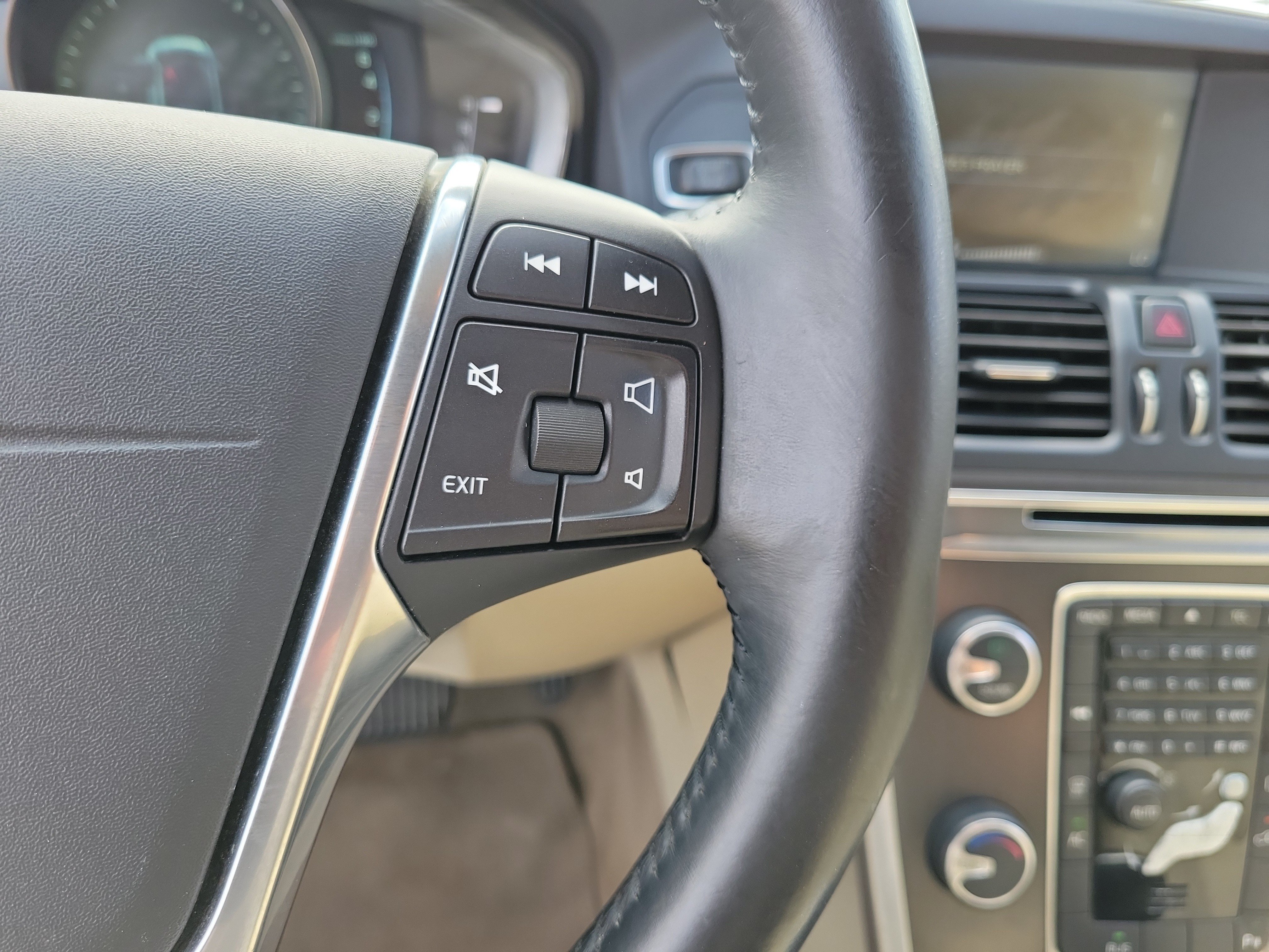 Used 2014 Volvo XC60 3.2 FWD image 23
