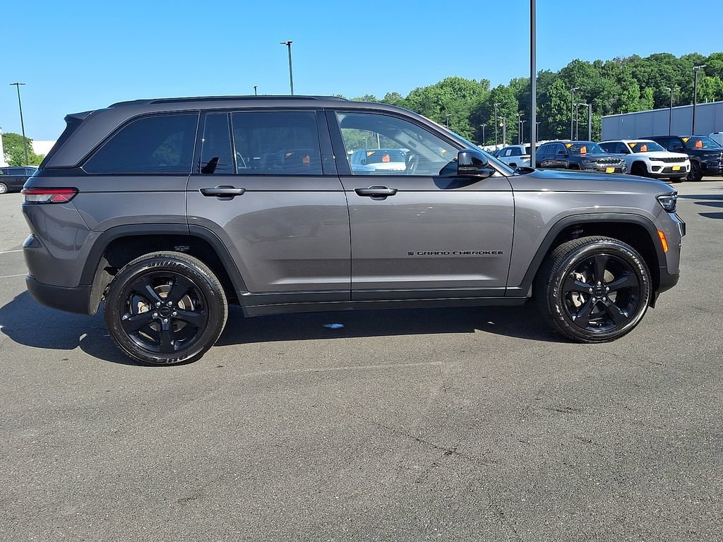 Certified 2023 Jeep Grand Cherokee Altitude AWD/4WD image 7