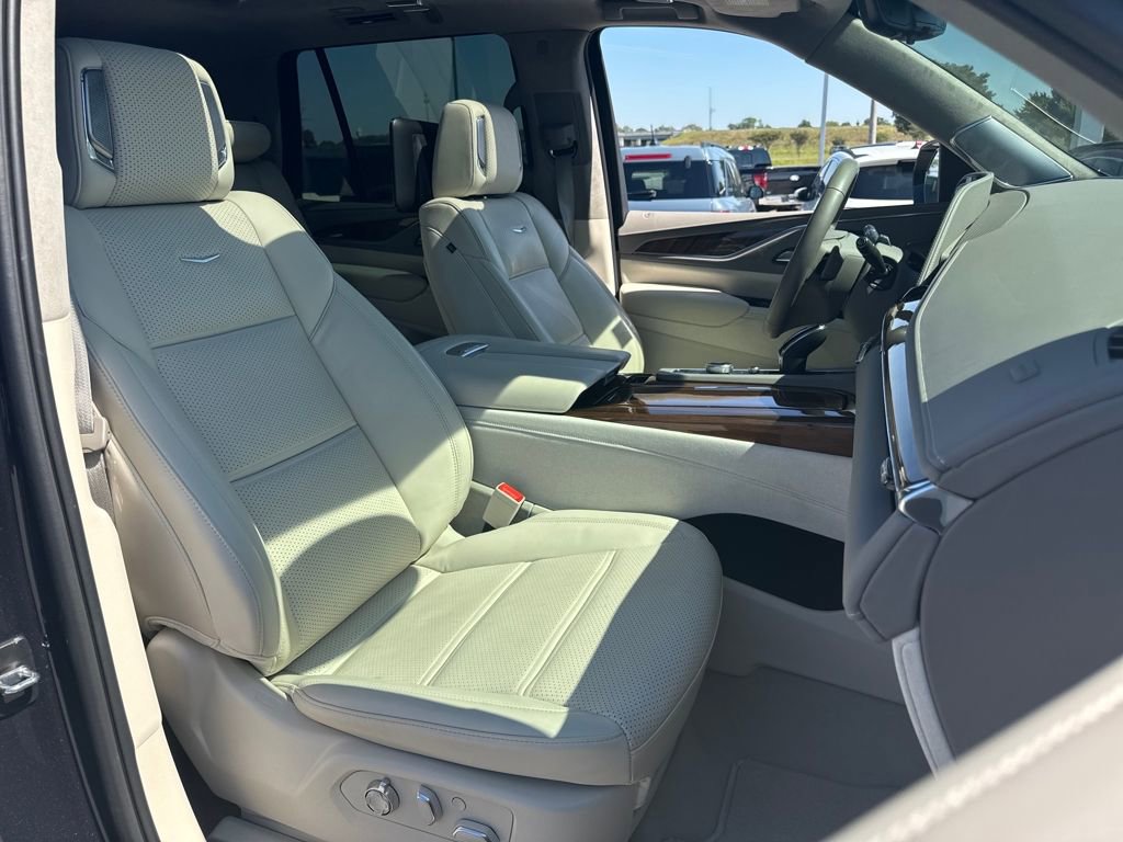 Used 2024 Cadillac Escalade Sport Platinum w/ LPO, ONYX Package image 13