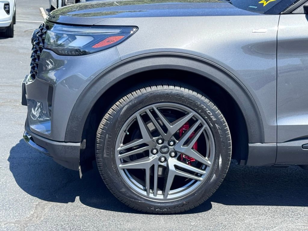 Used 2025 Ford Explorer ST-Line w/ ST-Line Street Pack AWD/4WD image 39