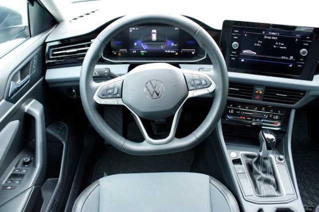 Used 2026 Volkswagen Jetta SE FWD image 17