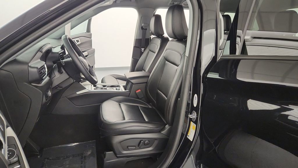 Used 2024 Ford Explorer XLT w/ Equipment Group 202A AWD/4WD image 14