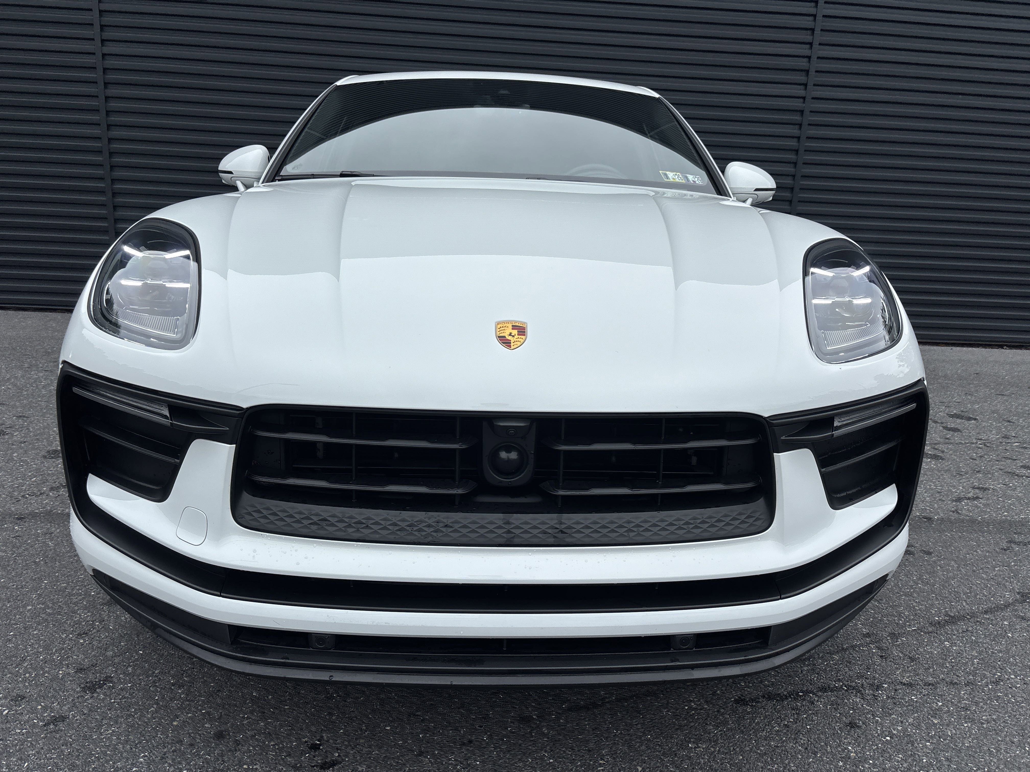 Certified 2025 Porsche Macan image 8