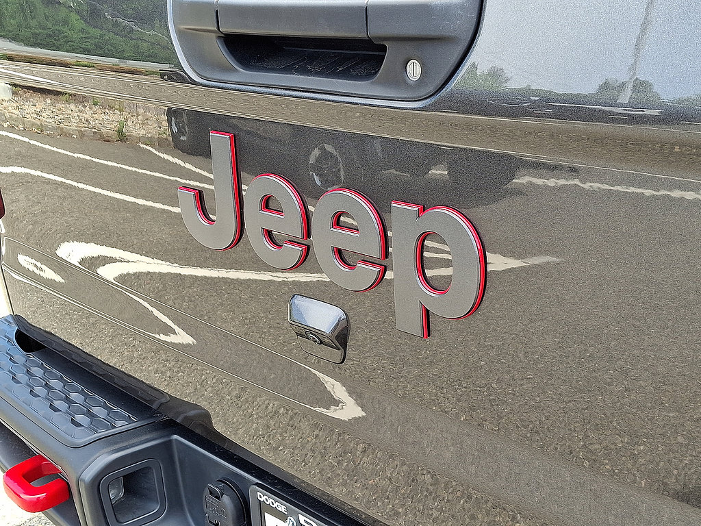 Certified 2024 Jeep Gladiator Rubicon w/ Convenience Group AWD/4WD image 16