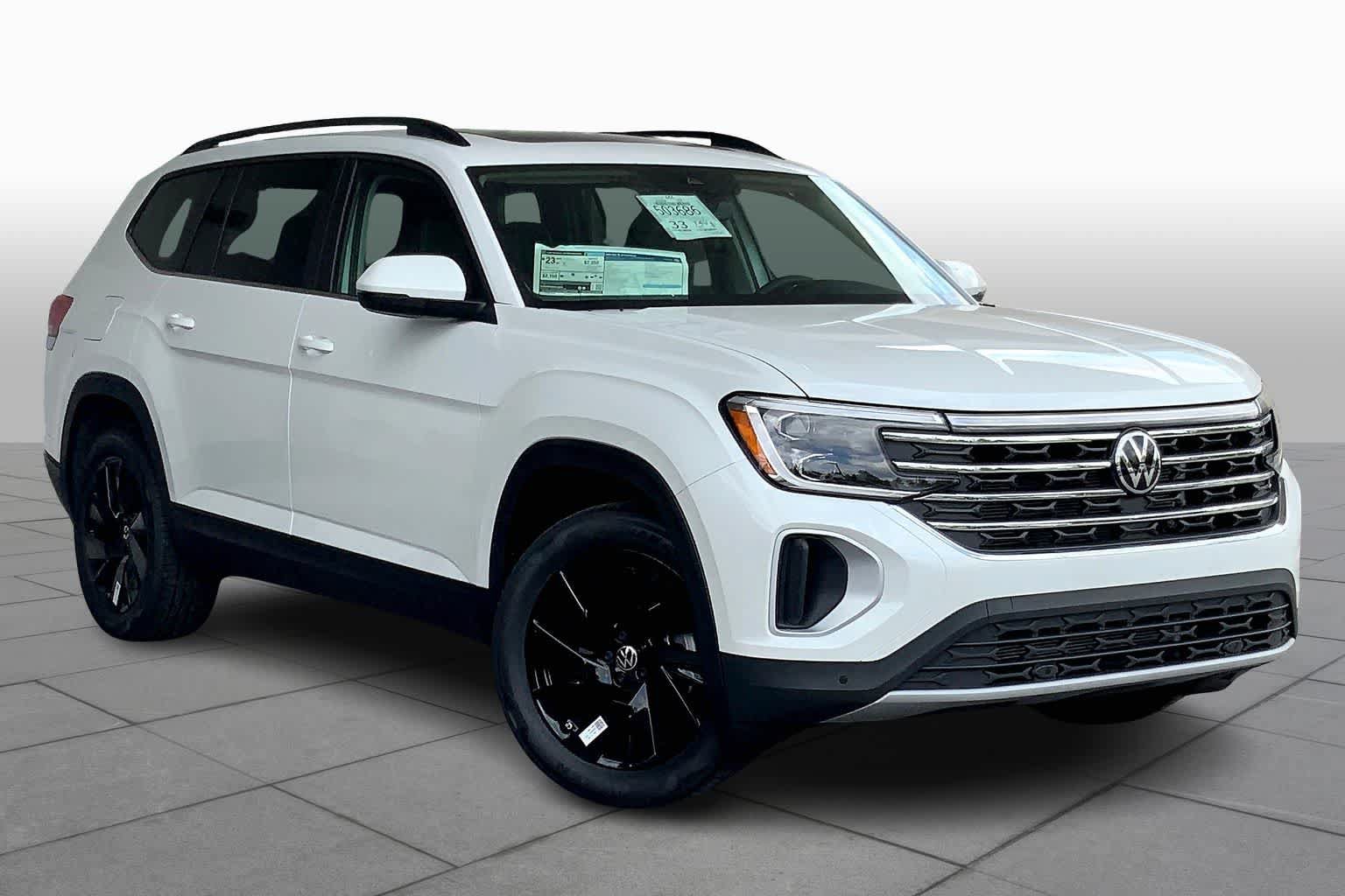 Used 2026 Volkswagen Atlas SE w/ Panoramic Sunroof Package FWD image 2