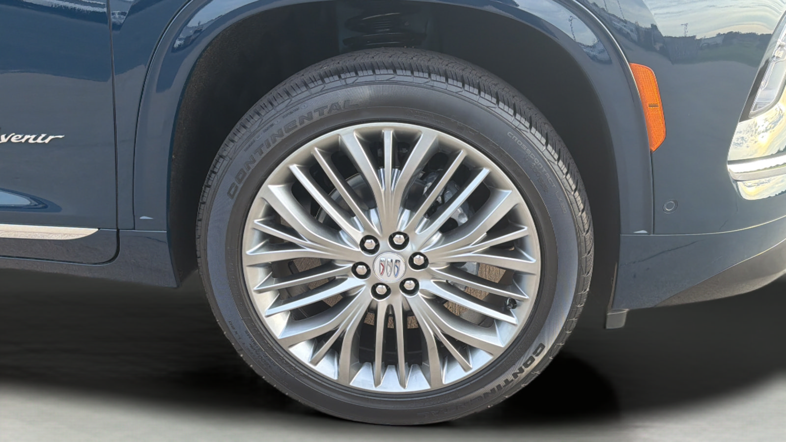 New 2027 Buick Enclave Avenir w/ LPO, Floor Liner Package AWD/4WD image 32
