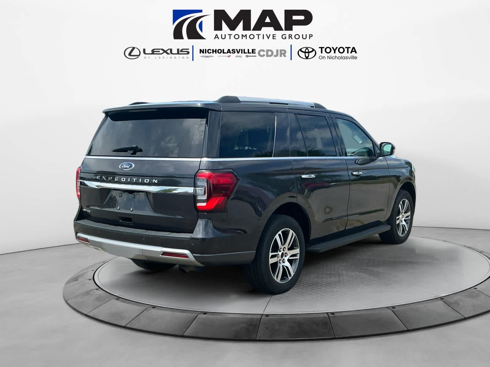 Used 2024 Ford Expedition Limited AWD/4WD image 5