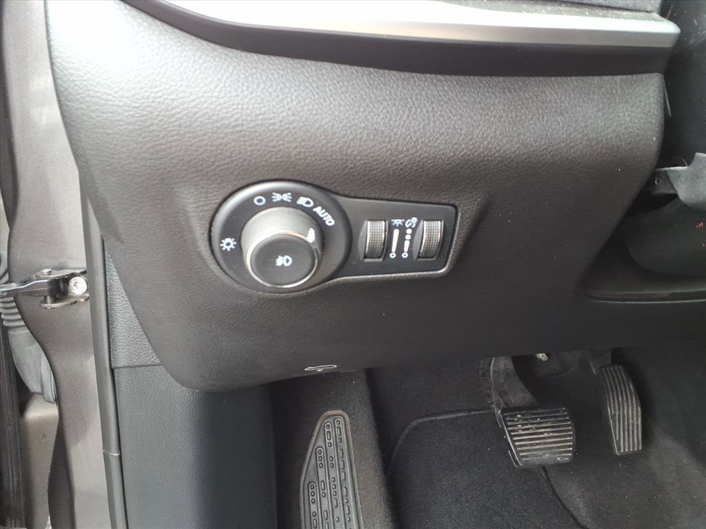 Used 2024 Jeep Compass Latitude image 15