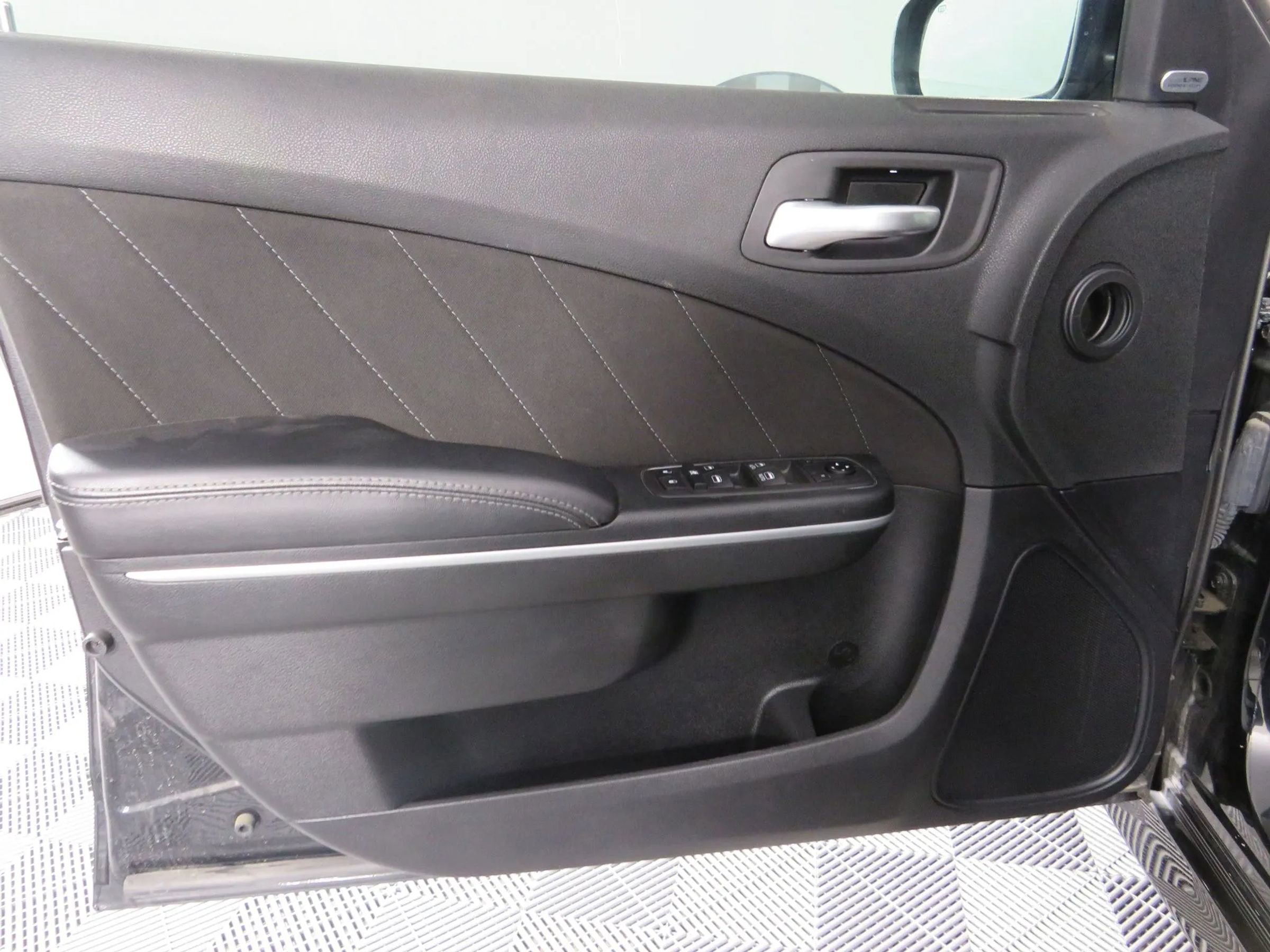 Used 2020 Dodge Charger R/T image 38