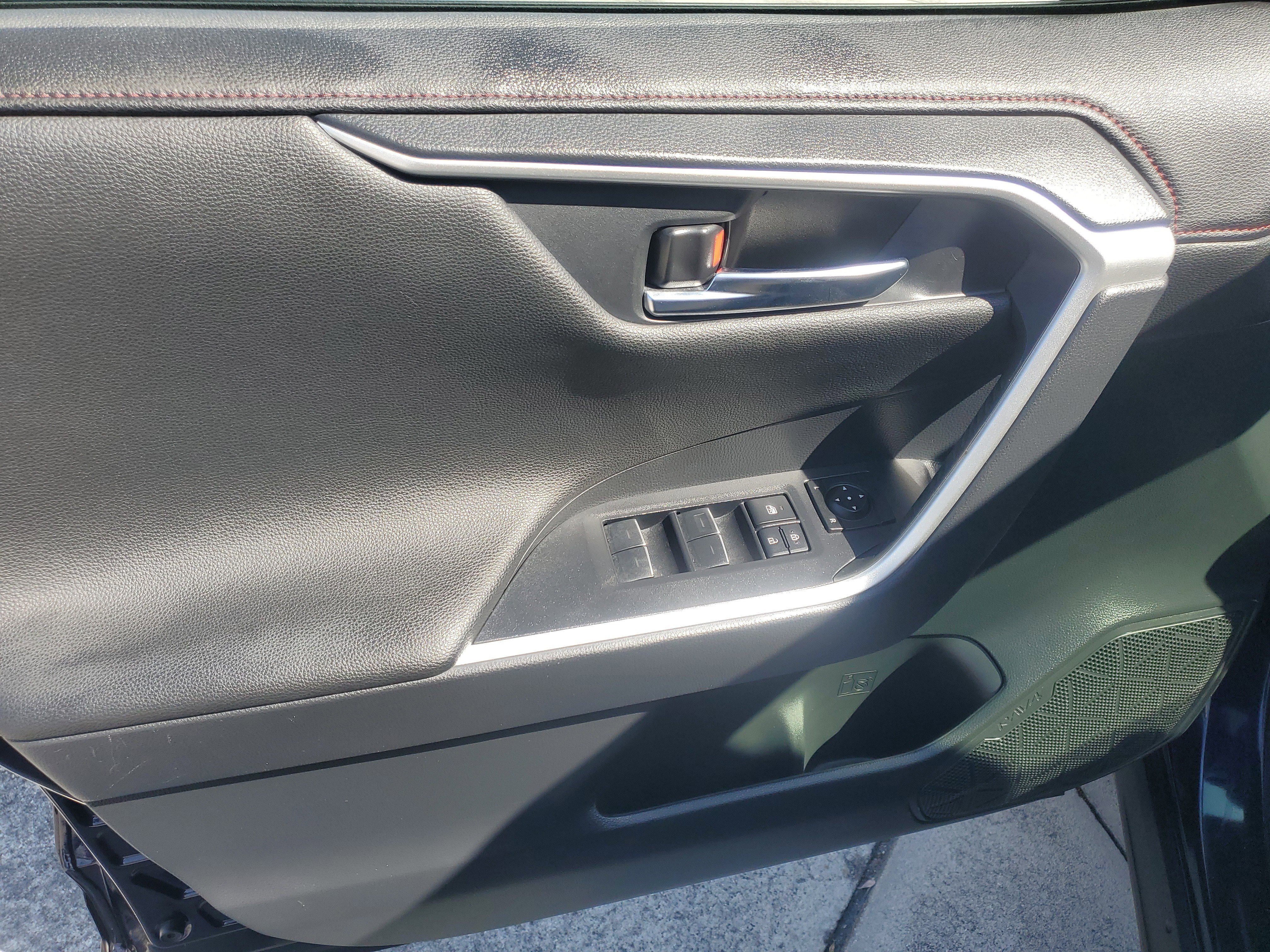 Used 2022 Toyota RAV4 XSE AWD/4WD image 20