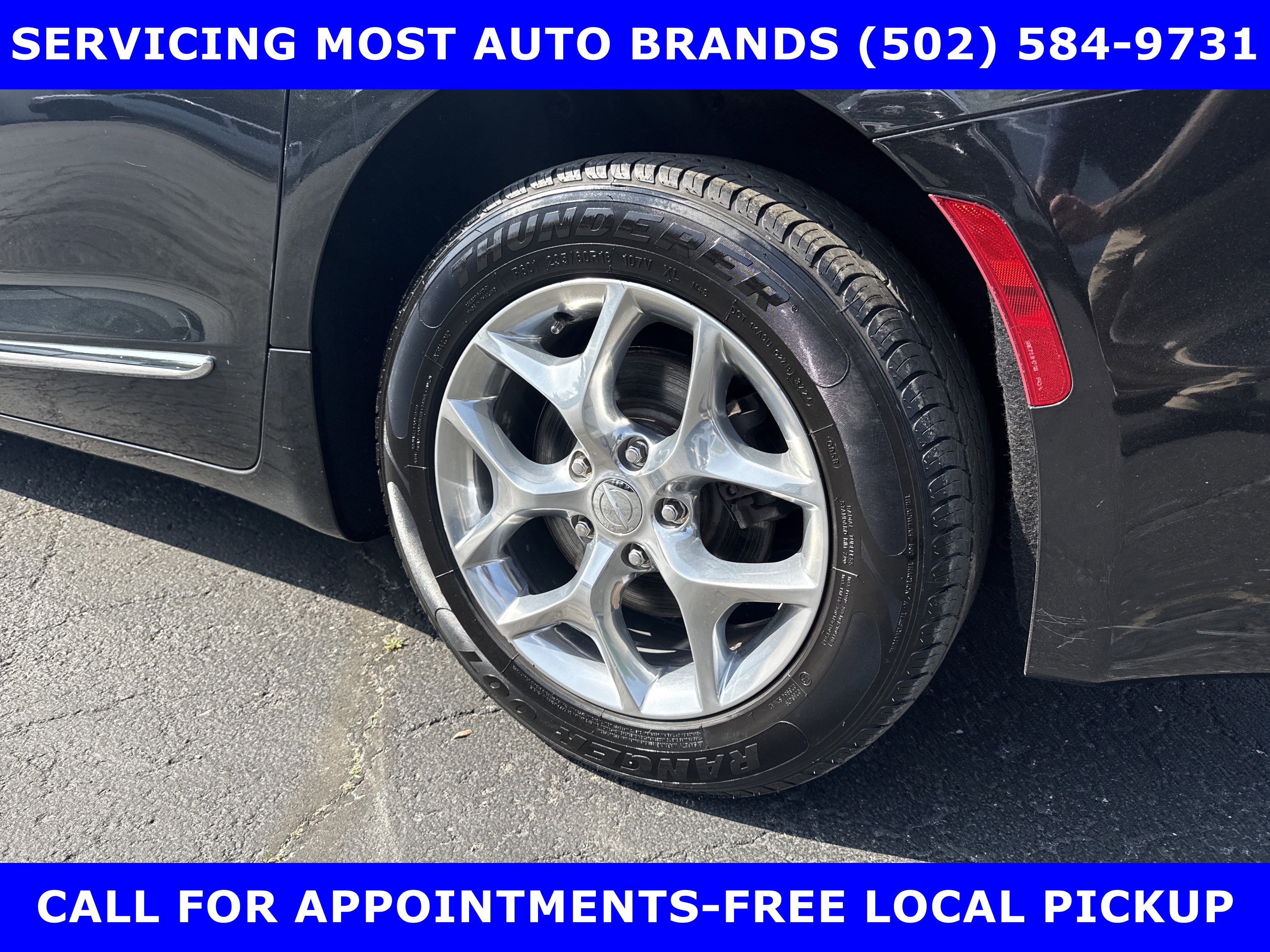 Used 2018 Chrysler Pacifica Limited image 9