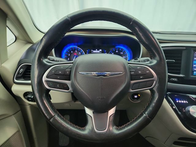 Used 2019 Chrysler Pacifica Touring-L FWD image 12