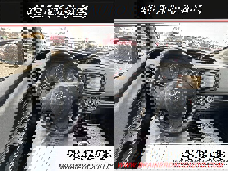 Used 2015 Toyota Yaris L image 10