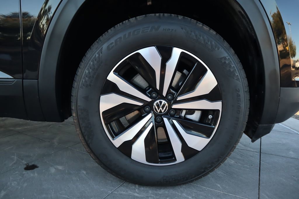 Used 2024 Volkswagen Atlas Cross Sport SE image 31