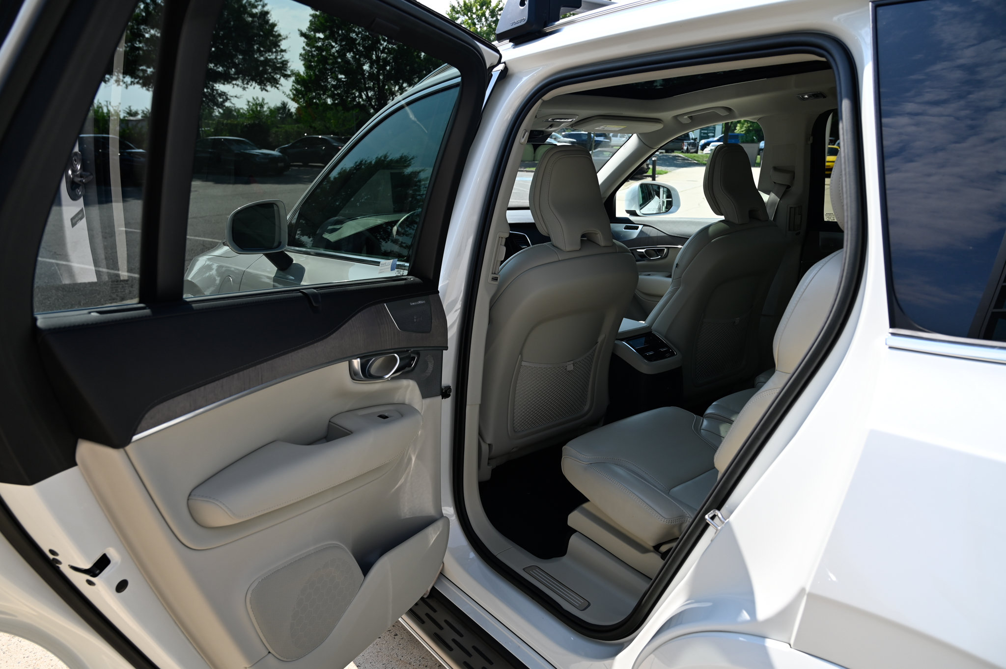 Used 2022 Volvo XC90 T8 Inscription w/ Advanced Package AWD/4WD image 37